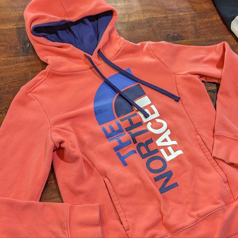 The North Face Women's Hoodie Small READ